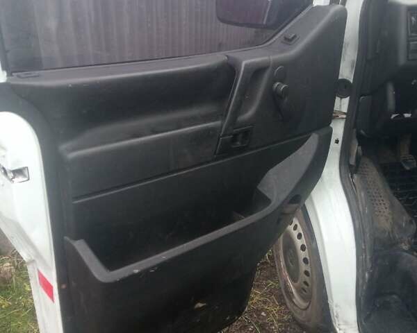Білий Фольксваген Transporter, об'ємом двигуна 2.37 л та пробігом 300 тис. км за 4700 $, фото 7 на Automoto.ua