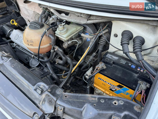 Білий Фольксваген Transporter, об'ємом двигуна 2.4 л та пробігом 400 тис. км за 5200 $, фото 16 на Automoto.ua