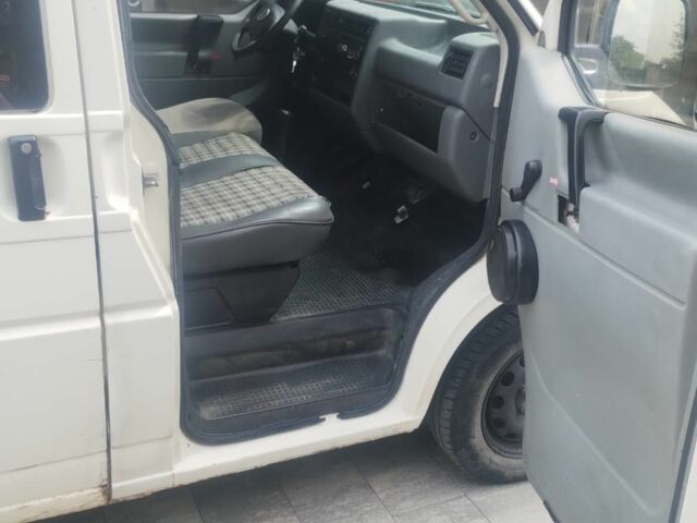 Белый Фольксваген Transporter, объемом двигателя 0 л и пробегом 500 тыс. км за 2250 $, фото 5 на Automoto.ua