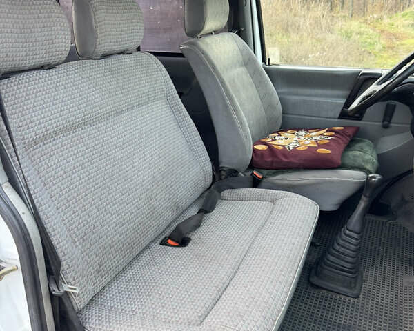 Білий Фольксваген Transporter, об'ємом двигуна 2.4 л та пробігом 400 тис. км за 5200 $, фото 25 на Automoto.ua