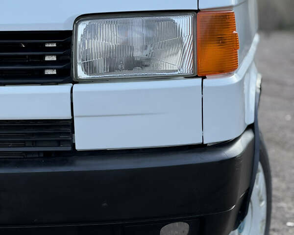 Білий Фольксваген Transporter, об'ємом двигуна 2.4 л та пробігом 400 тис. км за 5200 $, фото 13 на Automoto.ua