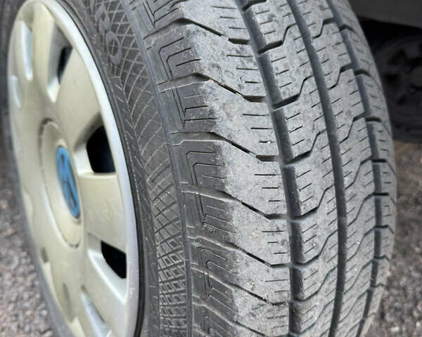 Білий Фольксваген Transporter, об'ємом двигуна 2.4 л та пробігом 400 тис. км за 5200 $, фото 18 на Automoto.ua