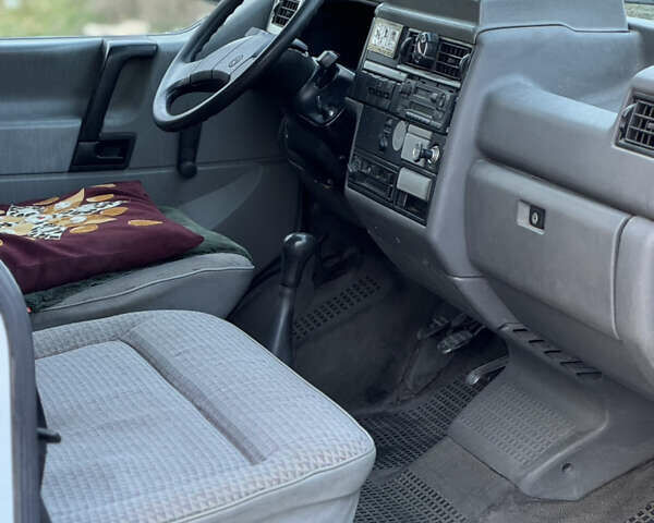 Білий Фольксваген Transporter, об'ємом двигуна 2.4 л та пробігом 400 тис. км за 5200 $, фото 22 на Automoto.ua