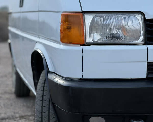 Білий Фольксваген Transporter, об'ємом двигуна 2.4 л та пробігом 400 тис. км за 5200 $, фото 12 на Automoto.ua