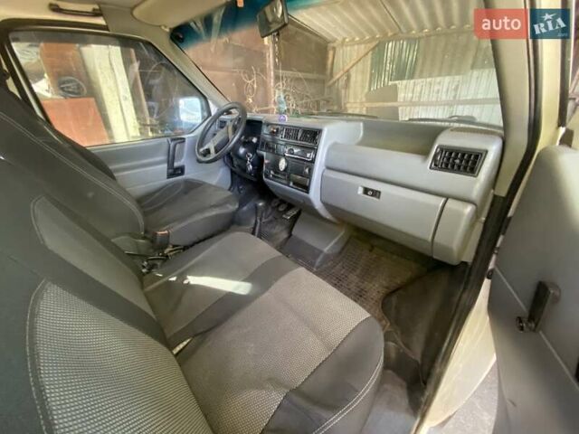 Белый Фольксваген Transporter, объемом двигателя 2.4 л и пробегом 500 тыс. км за 3600 $, фото 10 на Automoto.ua