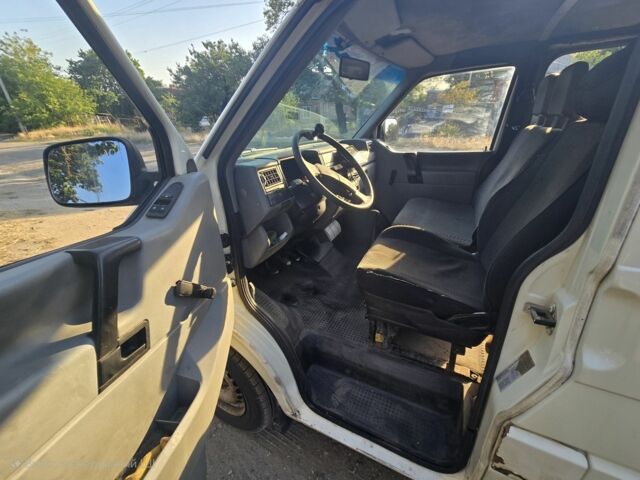 Белый Фольксваген Transporter, объемом двигателя 1.9 л и пробегом 396 тыс. км за 3900 $, фото 12 на Automoto.ua