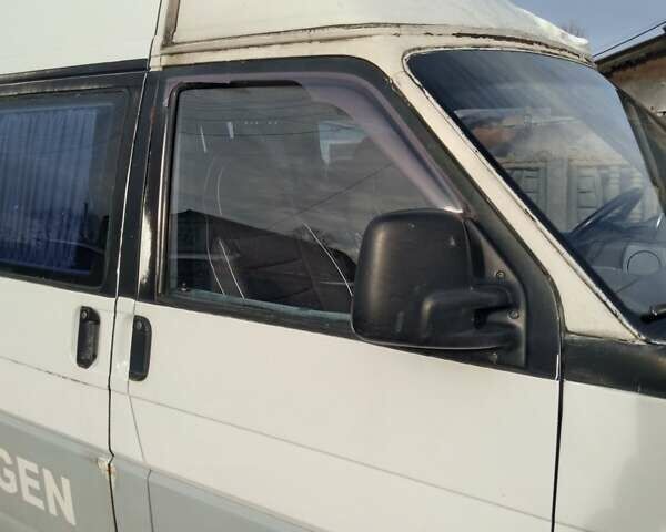 Білий Фольксваген Transporter, об'ємом двигуна 2.4 л та пробігом 700 тис. км за 3800 $, фото 2 на Automoto.ua