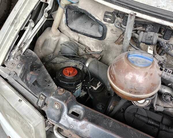 Білий Фольксваген Transporter, об'ємом двигуна 1.9 л та пробігом 300 тис. км за 2500 $, фото 2 на Automoto.ua