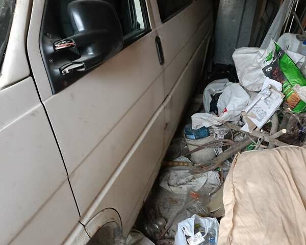 Білий Фольксваген Transporter, об'ємом двигуна 1.9 л та пробігом 300 тис. км за 2500 $, фото 1 на Automoto.ua