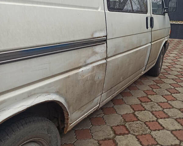 Белый Фольксваген Transporter, объемом двигателя 2.37 л и пробегом 504 тыс. км за 2800 $, фото 2 на Automoto.ua