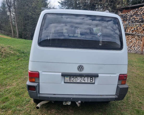 Белый Фольксваген Transporter, объемом двигателя 2.4 л и пробегом 224 тыс. км за 3500 $, фото 3 на Automoto.ua