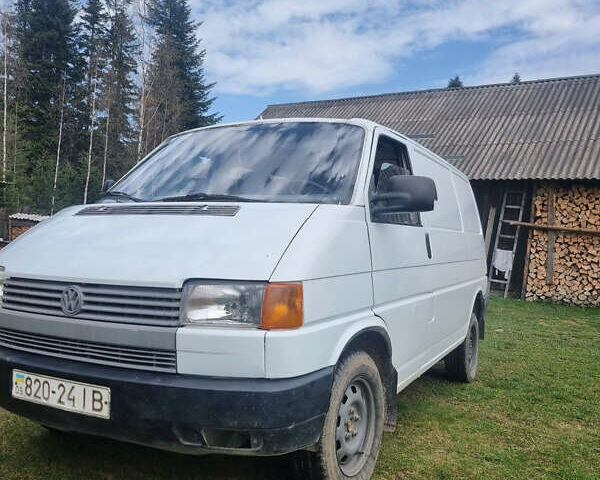 Белый Фольксваген Transporter, объемом двигателя 2.4 л и пробегом 224 тыс. км за 3500 $, фото 2 на Automoto.ua