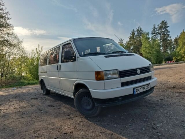 Білий Фольксваген Transporter, об'ємом двигуна 2.4 л та пробігом 1000 тис. км за 3500 $, фото 1 на Automoto.ua