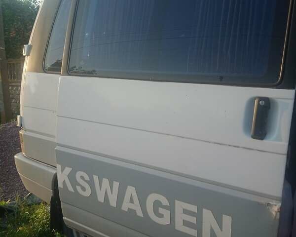 Білий Фольксваген Transporter, об'ємом двигуна 2.4 л та пробігом 700 тис. км за 3800 $, фото 12 на Automoto.ua