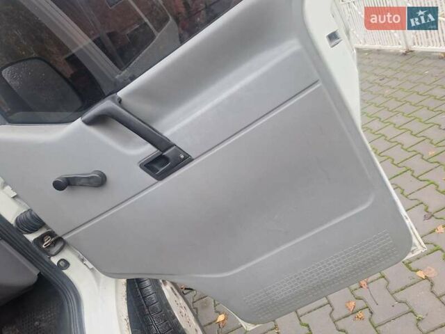 Белый Фольксваген Transporter, объемом двигателя 2.5 л и пробегом 335 тыс. км за 3600 $, фото 15 на Automoto.ua
