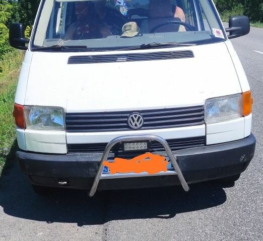 Белый Фольксваген Transporter, объемом двигателя 2 л и пробегом 325 тыс. км за 3250 $, фото 3 на Automoto.ua
