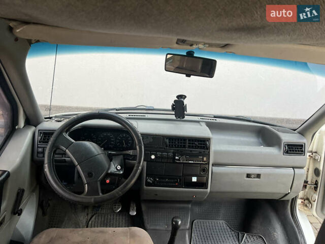 Белый Фольксваген Transporter, объемом двигателя 2.5 л и пробегом 400 тыс. км за 2500 $, фото 5 на Automoto.ua