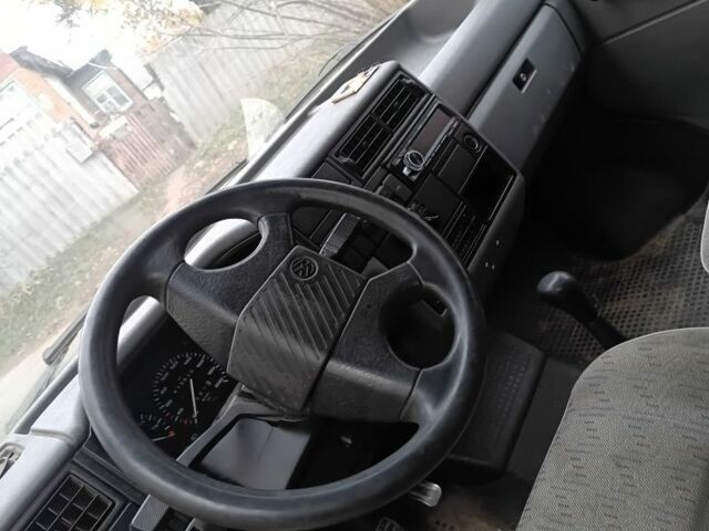 Белый Фольксваген Transporter, объемом двигателя 2.4 л и пробегом 413 тыс. км за 2800 $, фото 2 на Automoto.ua