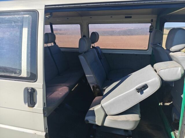 Белый Фольксваген Transporter, объемом двигателя 2.4 л и пробегом 699 тыс. км за 3650 $, фото 9 на Automoto.ua