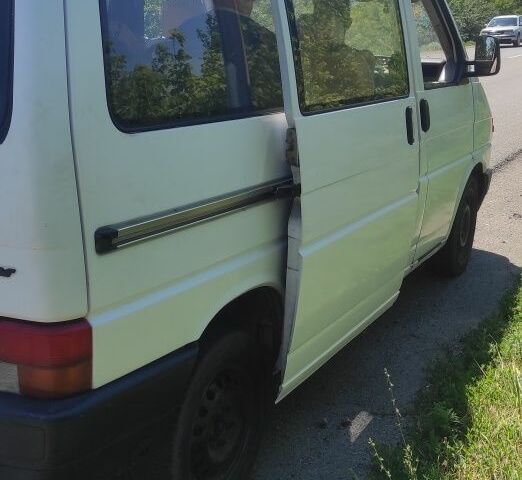 Белый Фольксваген Transporter, объемом двигателя 2 л и пробегом 325 тыс. км за 3250 $, фото 4 на Automoto.ua