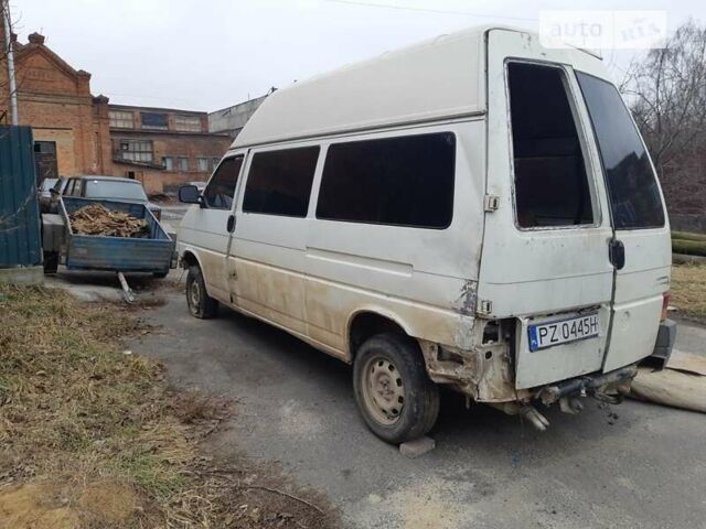 Білий Фольксваген Transporter, об'ємом двигуна 2.4 л та пробігом 320 тис. км за 2800 $, фото 2 на Automoto.ua