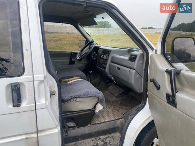 Белый Фольксваген Transporter, объемом двигателя 2.4 л и пробегом 550 тыс. км за 5100 $, фото 4 на Automoto.ua