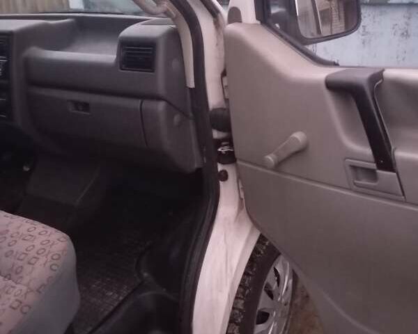 Білий Фольксваген Transporter, об'ємом двигуна 2 л та пробігом 448 тис. км за 5000 $, фото 5 на Automoto.ua