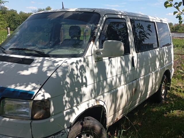 Белый Фольксваген Transporter, объемом двигателя 2.4 л и пробегом 600 тыс. км за 3500 $, фото 2 на Automoto.ua