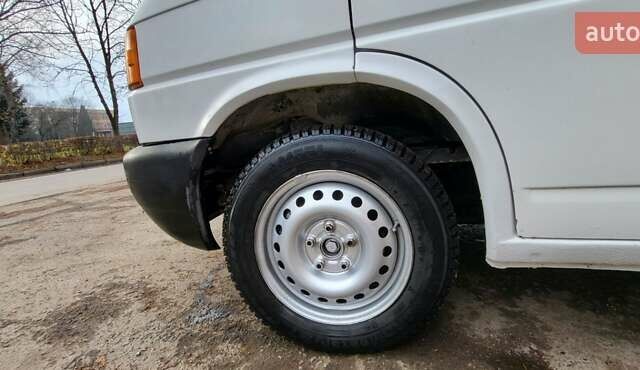 Белый Фольксваген Transporter, объемом двигателя 2.4 л и пробегом 659 тыс. км за 4950 $, фото 8 на Automoto.ua