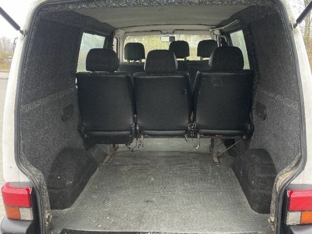 Белый Фольксваген Transporter, объемом двигателя 1 л и пробегом 390 тыс. км за 4000 $, фото 1 на Automoto.ua