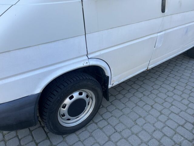 Белый Фольксваген Transporter, объемом двигателя 2.5 л и пробегом 470 тыс. км за 3800 $, фото 2 на Automoto.ua