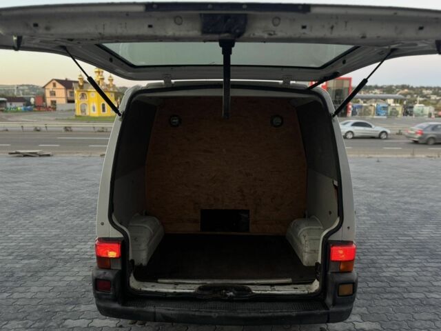 Білий Фольксваген Transporter, об'ємом двигуна 2.5 л та пробігом 400 тис. км за 3999 $, фото 6 на Automoto.ua