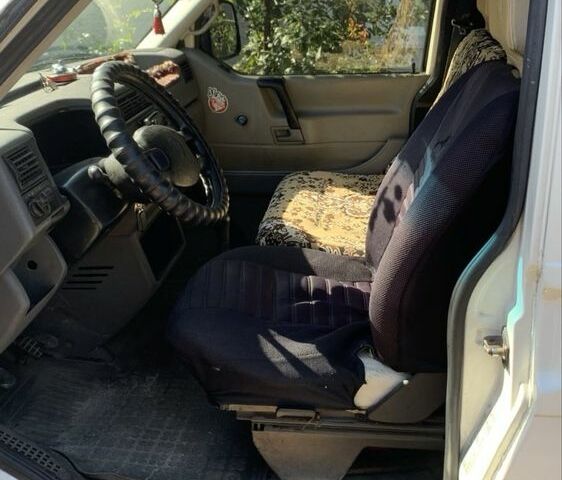 Белый Фольксваген Transporter, объемом двигателя 2.4 л и пробегом 309 тыс. км за 5500 $, фото 4 на Automoto.ua