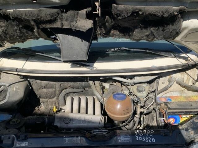 Белый Фольксваген Transporter, объемом двигателя 2.4 л и пробегом 309 тыс. км за 5500 $, фото 6 на Automoto.ua