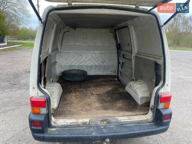 Белый Фольксваген Transporter, объемом двигателя 1.9 л и пробегом 320 тыс. км за 2600 $, фото 3 на Automoto.ua