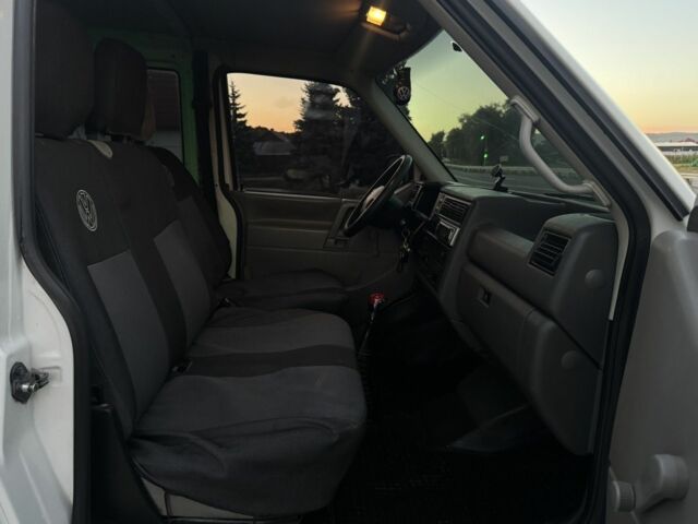 Білий Фольксваген Transporter, об'ємом двигуна 2.5 л та пробігом 400 тис. км за 3999 $, фото 5 на Automoto.ua