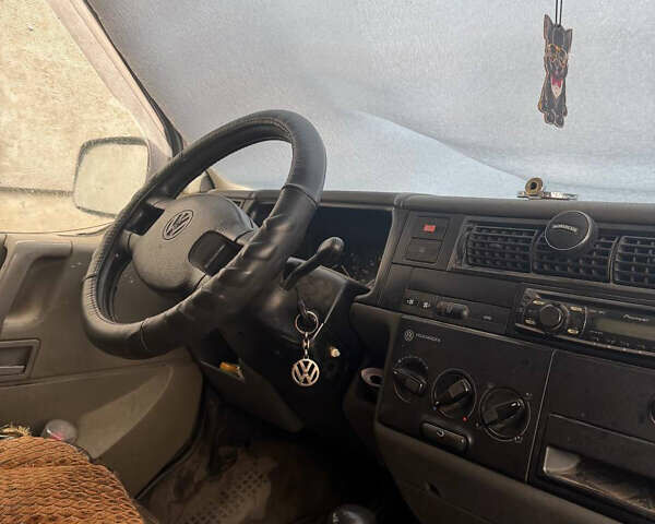 Белый Фольксваген Transporter, объемом двигателя 1.9 л и пробегом 4 тыс. км за 5000 $, фото 1 на Automoto.ua