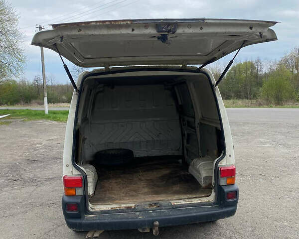 Белый Фольксваген Transporter, объемом двигателя 1.9 л и пробегом 320 тыс. км за 2600 $, фото 6 на Automoto.ua