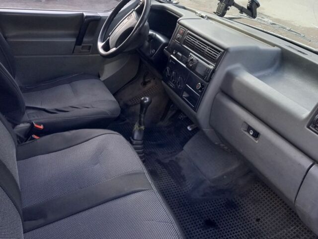 Білий Фольксваген Transporter, об'ємом двигуна 1.9 л та пробігом 396 тис. км за 4100 $, фото 4 на Automoto.ua