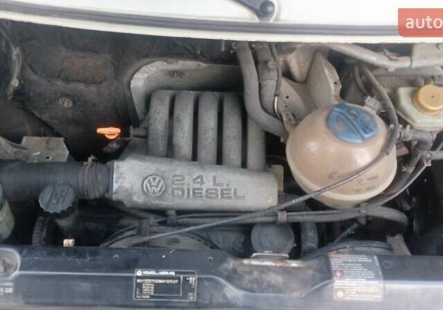 Белый Фольксваген Transporter, объемом двигателя 2.4 л и пробегом 473 тыс. км за 4800 $, фото 8 на Automoto.ua