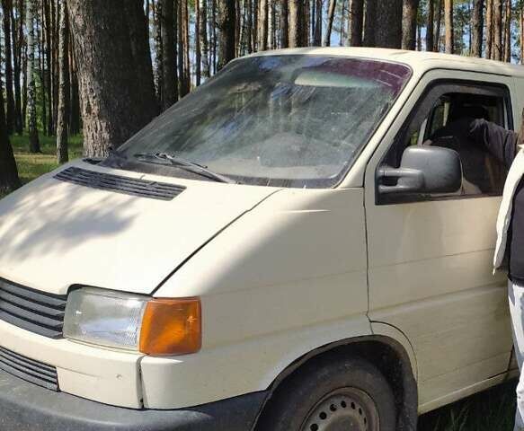 Белый Фольксваген Transporter, объемом двигателя 2.4 л и пробегом 50 тыс. км за 6000 $, фото 1 на Automoto.ua