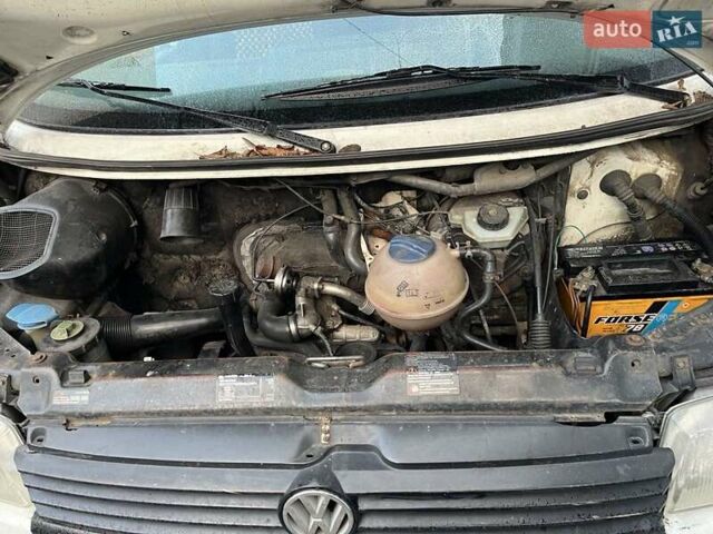 Белый Фольксваген Transporter, объемом двигателя 1.9 л и пробегом 300 тыс. км за 3000 $, фото 8 на Automoto.ua