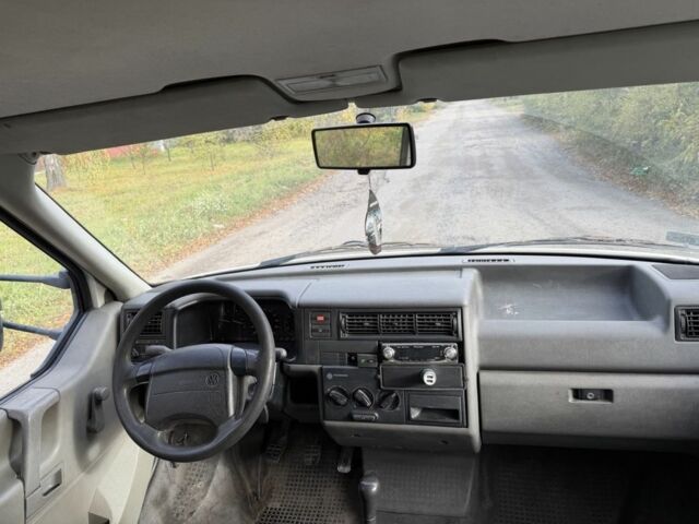 Белый Фольксваген Transporter, объемом двигателя 1.9 л и пробегом 275 тыс. км за 3900 $, фото 11 на Automoto.ua