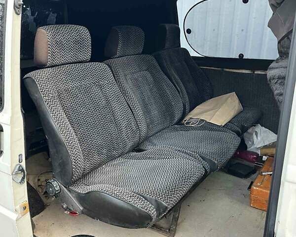 Белый Фольксваген Transporter, объемом двигателя 1.9 л и пробегом 300 тыс. км за 3000 $, фото 4 на Automoto.ua