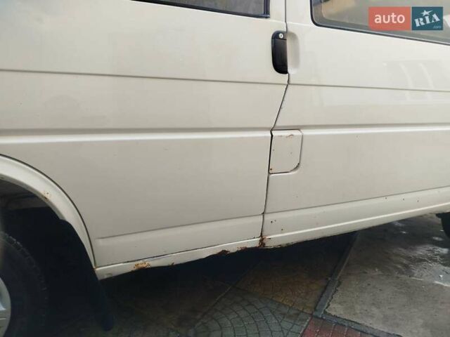 Белый Фольксваген Transporter, объемом двигателя 1.9 л и пробегом 355 тыс. км за 4500 $, фото 5 на Automoto.ua