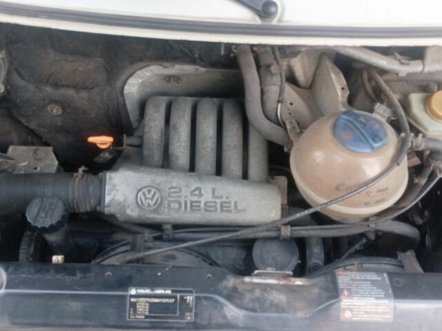 Белый Фольксваген Transporter, объемом двигателя 2.4 л и пробегом 473 тыс. км за 4600 $, фото 12 на Automoto.ua