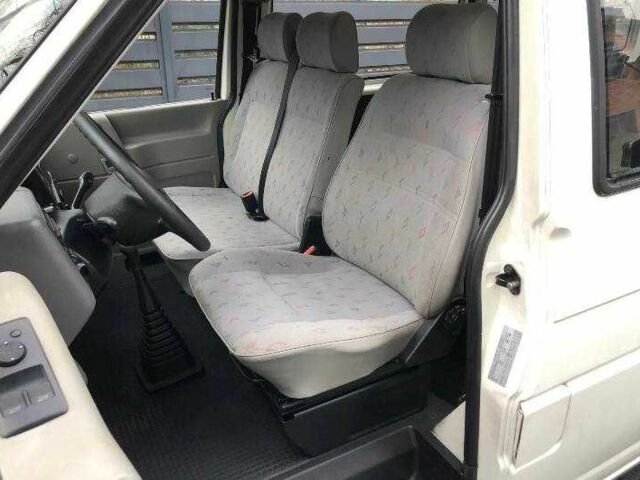 Белый Фольксваген Transporter, объемом двигателя 2.4 л и пробегом 238 тыс. км за 2975 $, фото 3 на Automoto.ua