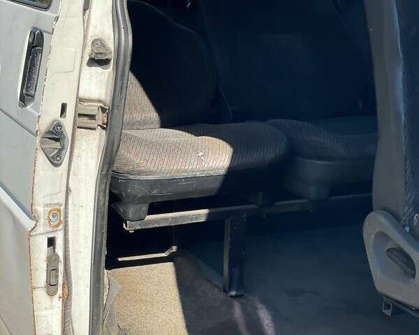 Белый Фольксваген Transporter, объемом двигателя 2.4 л и пробегом 400 тыс. км за 4000 $, фото 10 на Automoto.ua