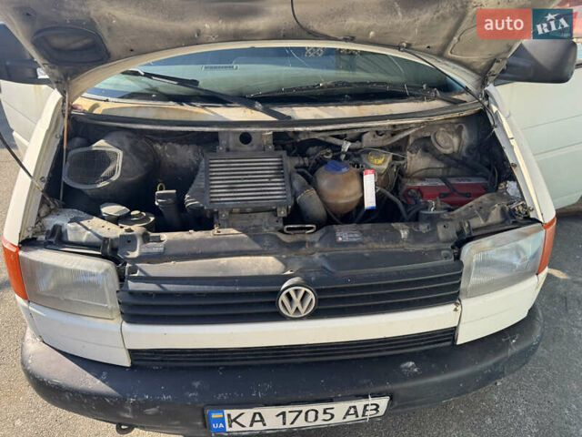 Белый Фольксваген Transporter, объемом двигателя 2.46 л и пробегом 783 тыс. км за 3500 $, фото 1 на Automoto.ua