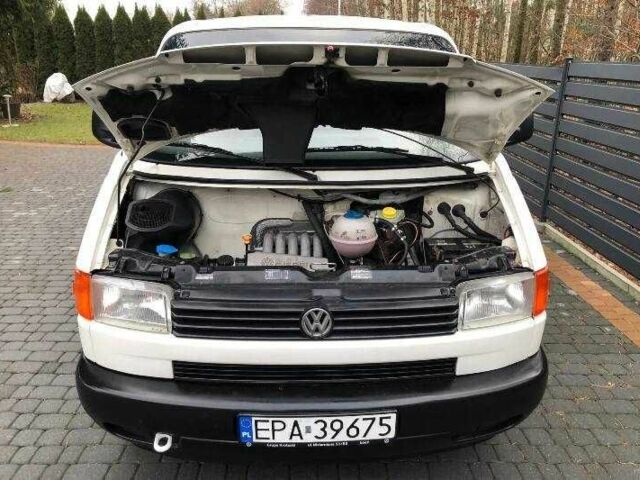 Белый Фольксваген Transporter, объемом двигателя 2.4 л и пробегом 238 тыс. км за 2975 $, фото 1 на Automoto.ua